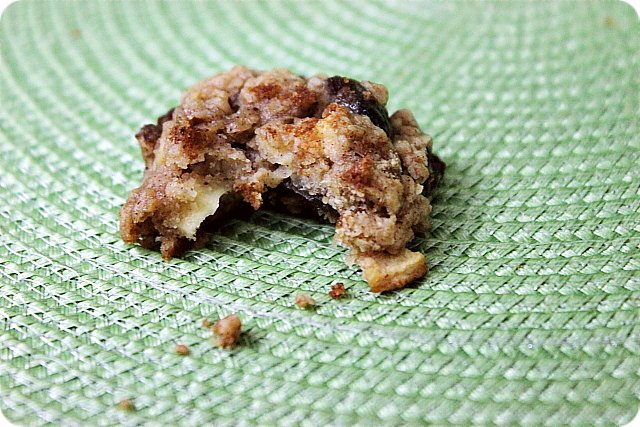 Apple Oatmeal Cinnamon Raisin Cookies {mind-over-batter.com}
