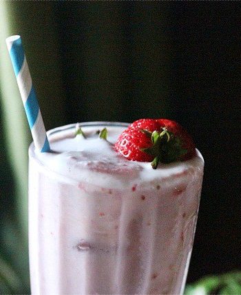 Strawberry Milk {mind-over-batter.com}