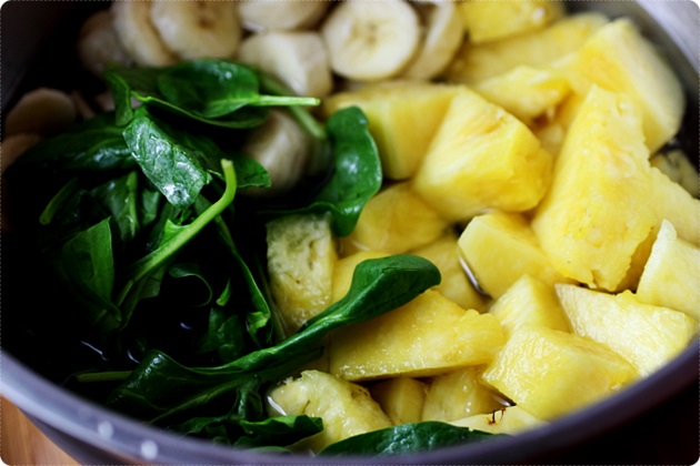 pineapple spinach banana smoothie 3