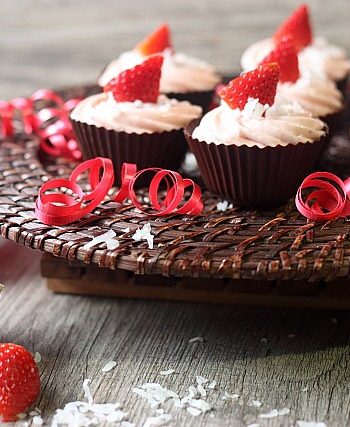 Strawberry Cheesecake Filled Chocolate Cups {mind-over-batter.com}