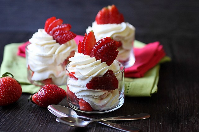 Strawberries & Cream Parfaits {mind-over-batter.com}