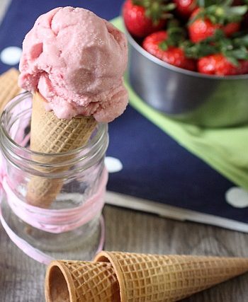 Strawberry Ice Cream {mind-over-batter.com}