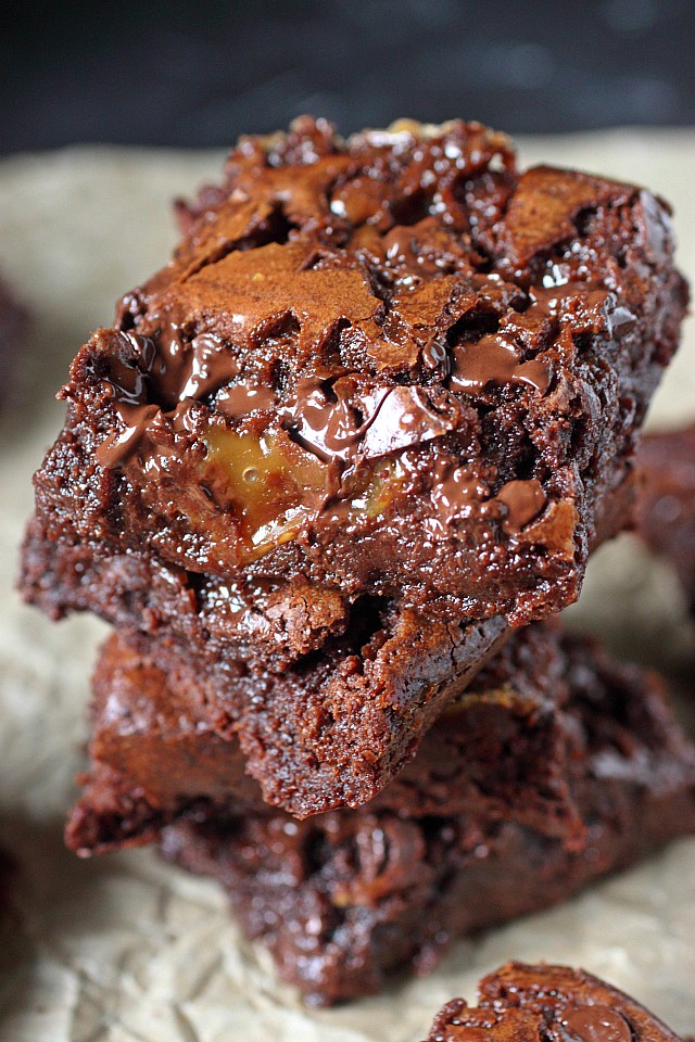 Gooey Chewy Toffee Brownies -- www.mind-over-batter.com
