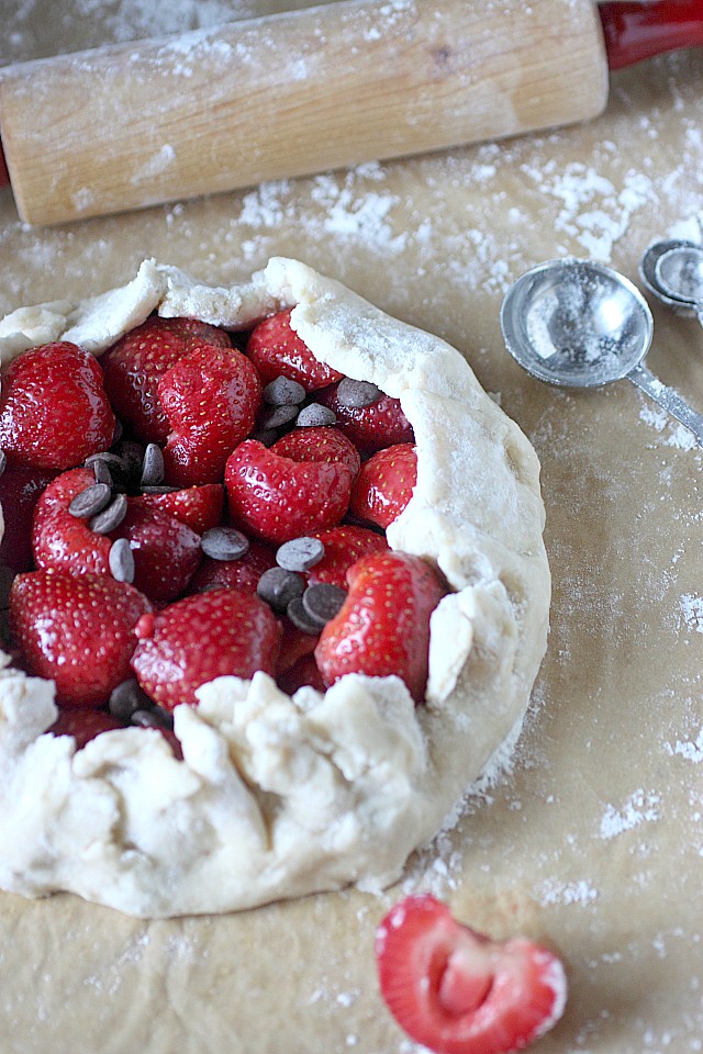 Strawberry Chocolate Galette -- www.mind-over-batter.com