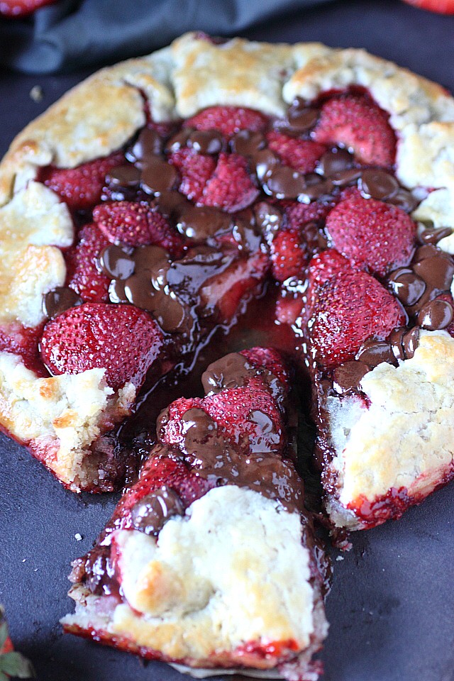 Strawberry Chocolate Galette -- www.mind-over-batter.com
