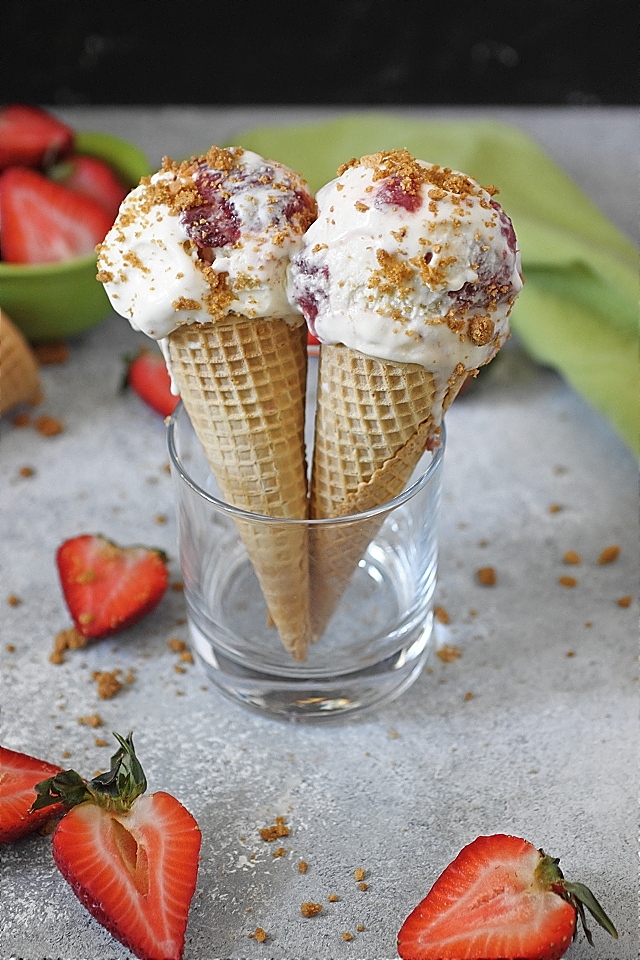 Strawberry Cheesecake Ice Cream -- www.mind-over-batter.com